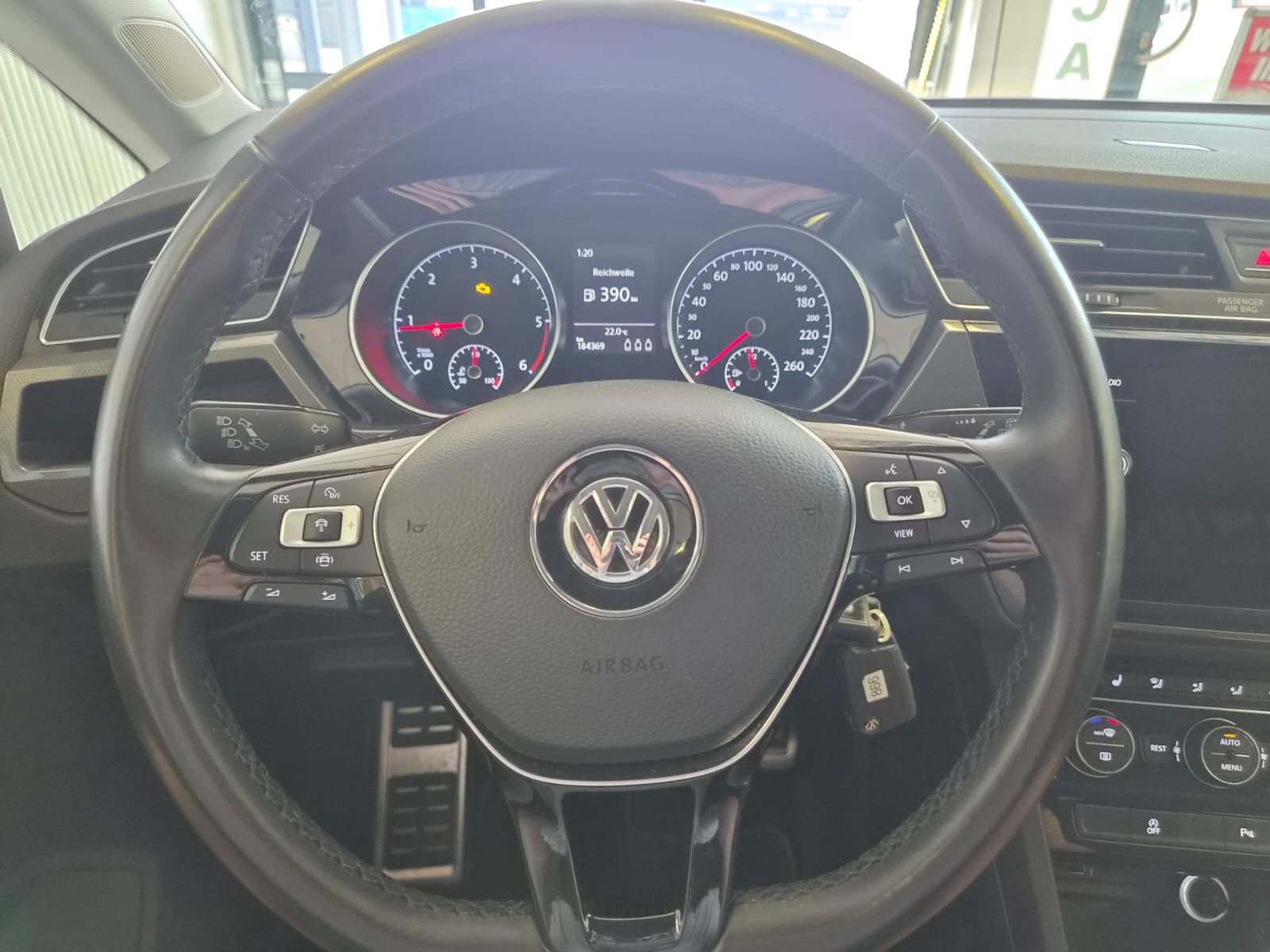 Fahrzeugabbildung Volkswagen Touran IQ.DRIVE / 1. HAND / MWST