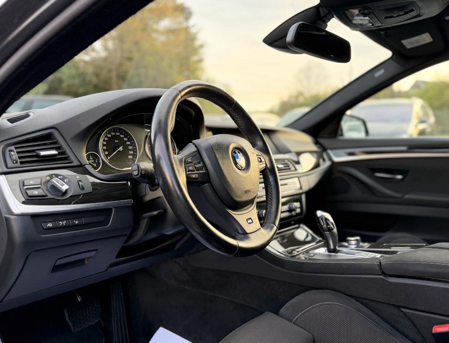 BMW 530d T°M-PAKET°PANO°BI XENON°HUD°ALCANTARA°AHK°