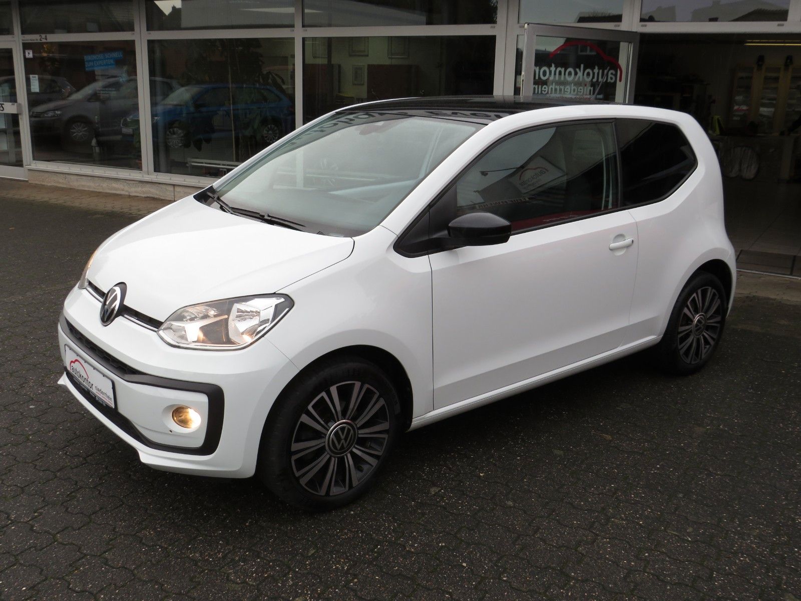 Fahrzeugabbildung Volkswagen up! Black Style MAPS&MORE SITZH.GRA KAMERA PDC 1