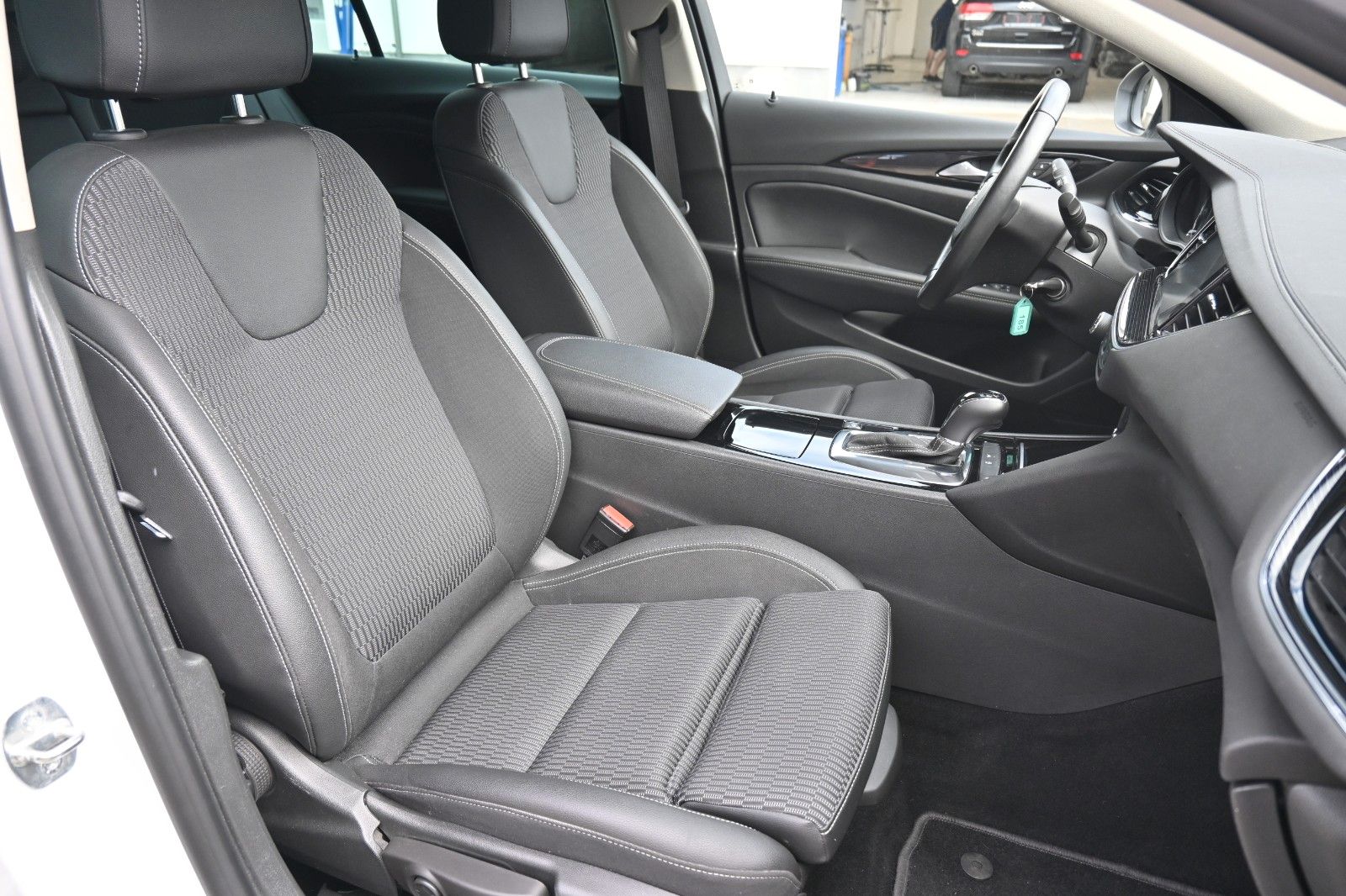 Fahrzeugabbildung Opel Insignia B Sports Tourer Innovation 4x4