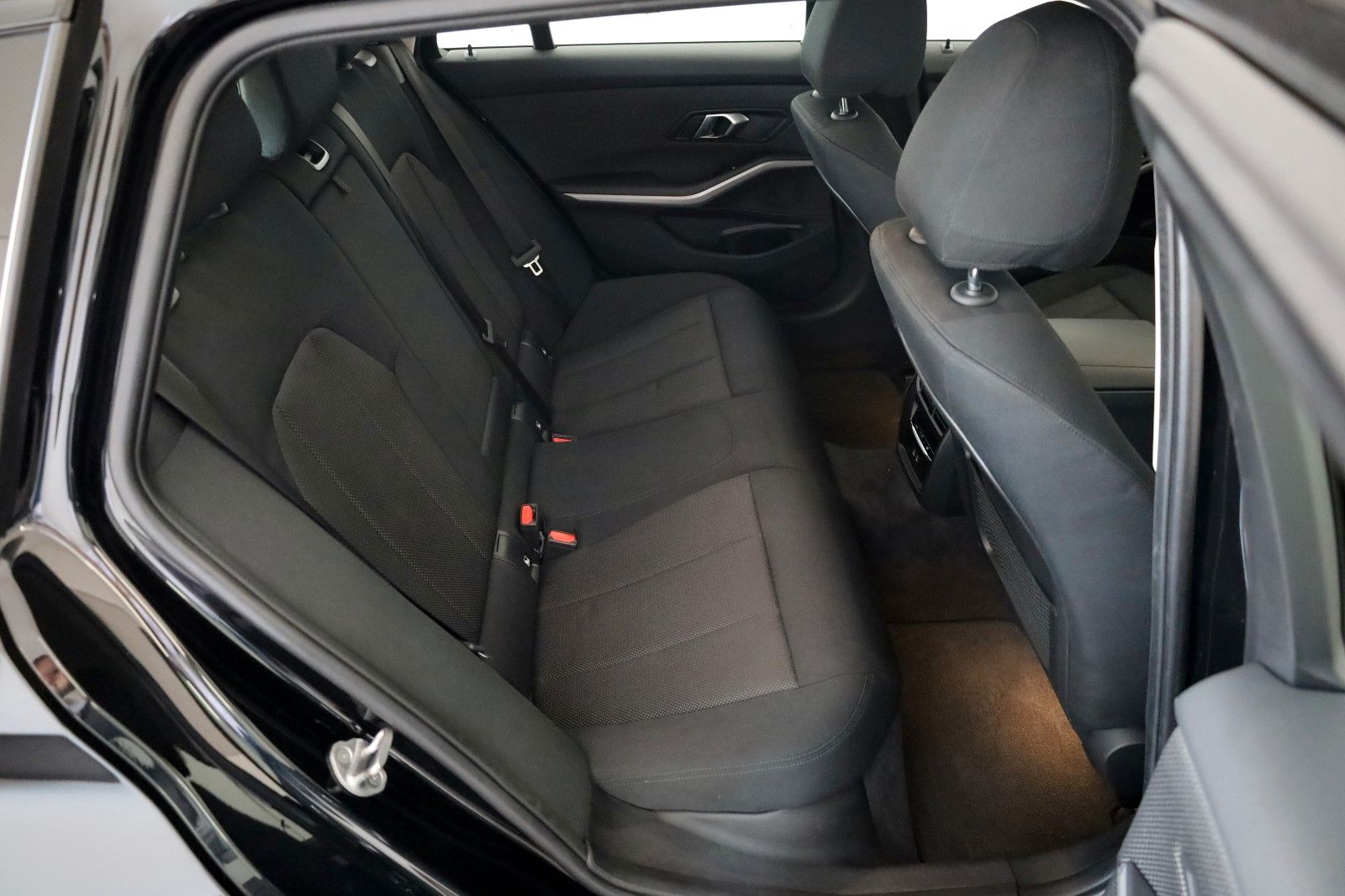 Fahrzeugabbildung BMW 320dA xDrive Touring Navi,LED,SH,PDC,Widescreen