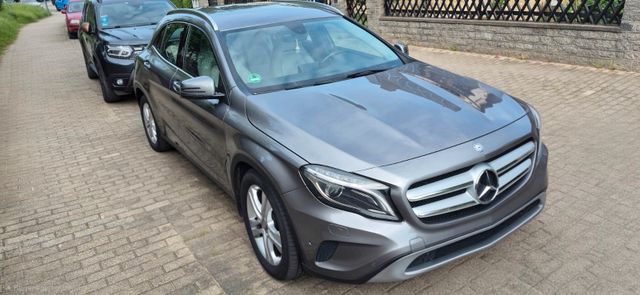 MERCEDES-BENZ GLA 200 Style Style