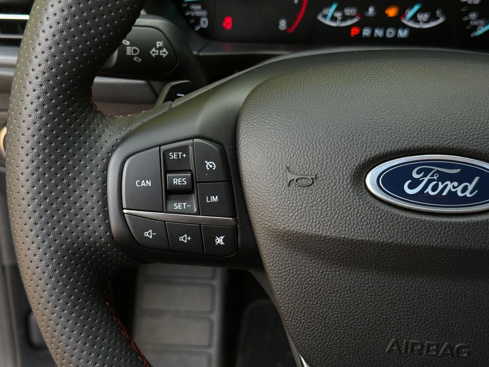 Fahrzeugabbildung Ford Focus 1.0EB ST-Line MATRIX+NAV+WINTER+CARP+SYNC4