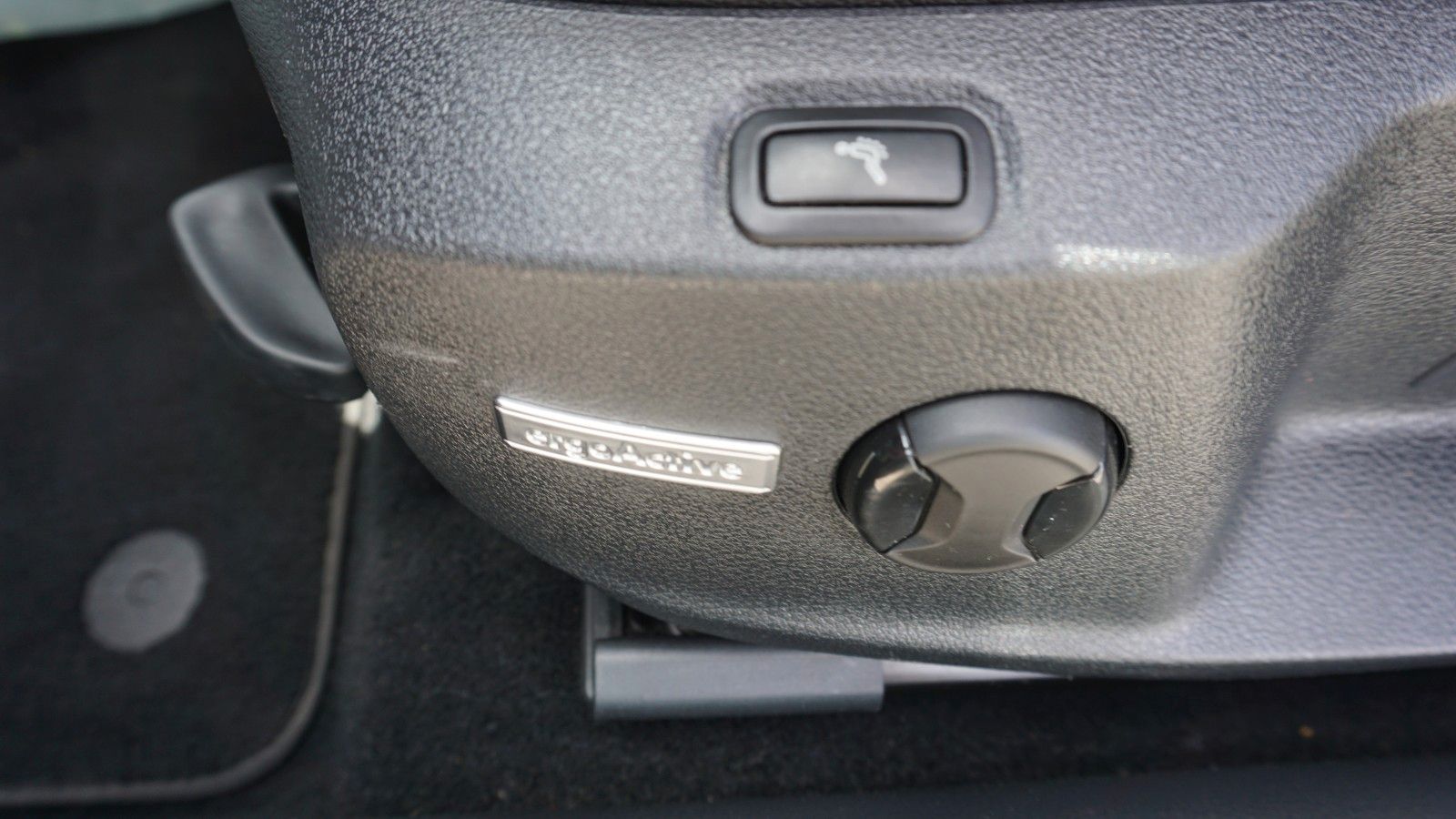 Fahrzeugabbildung Volkswagen Golf VII Alltrack, Variant, BMT, 4M,T.Leder,Navi