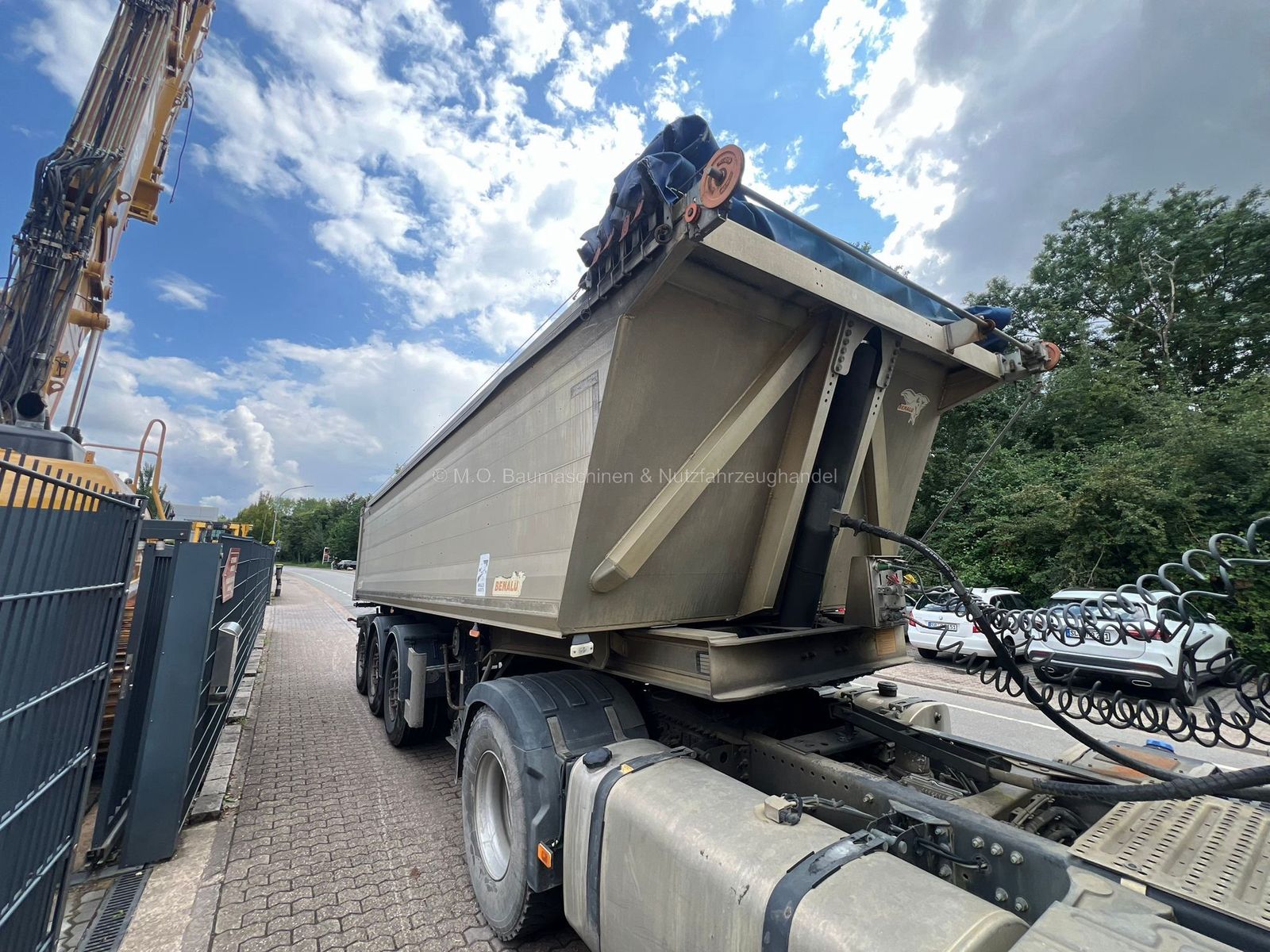 Fahrzeugabbildung Benalu BEN / Kipper / Alu / Luftfederung / 3 Achser