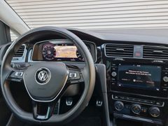Fahrzeugabbildung Volkswagen Golf VII Variant 1.0 TSI IQ.DRIVE LED PANOD. ACC