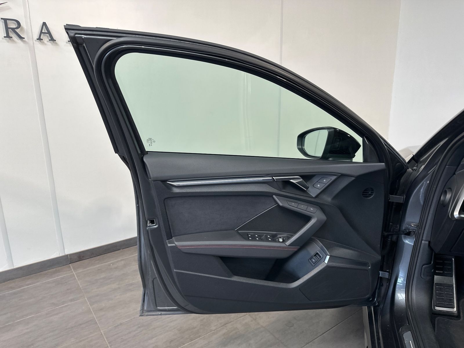 Fahrzeugabbildung Audi RS3 SpB 2.5 TFSI Qu NAV+LED+ACC+HEADUP+KAM+B&O