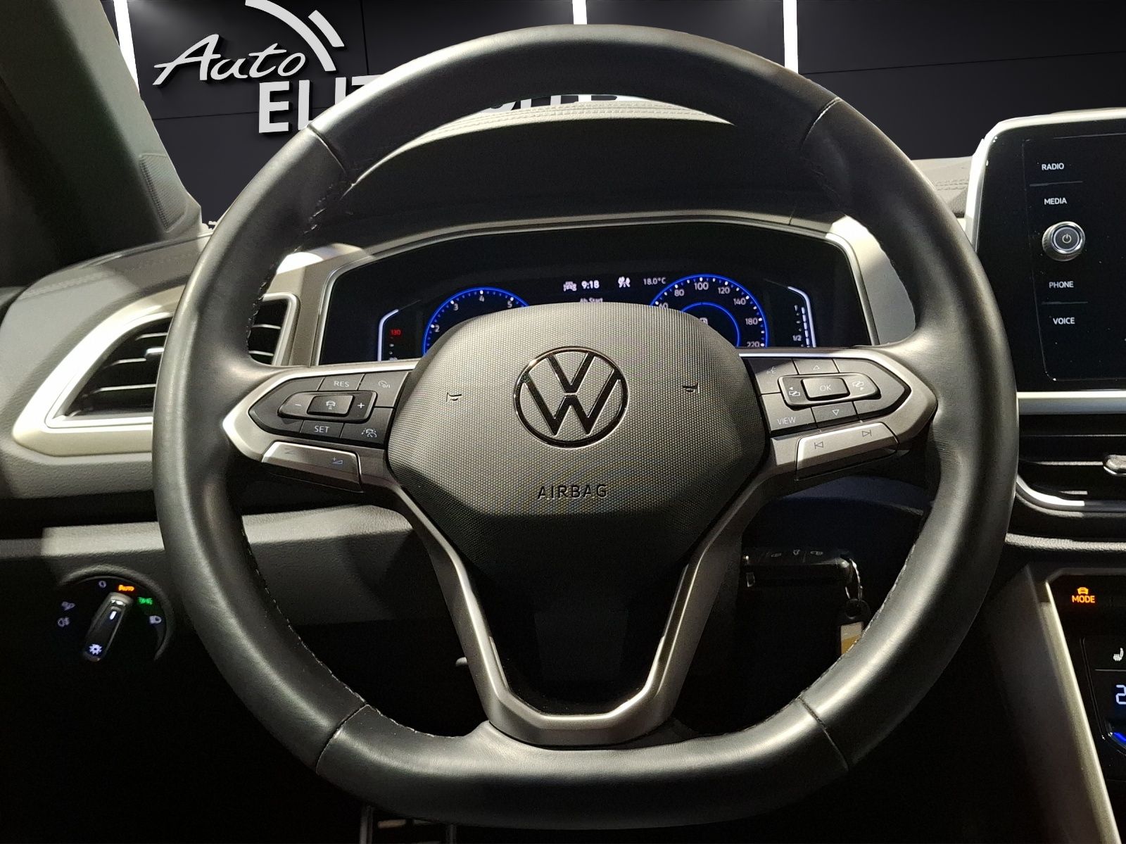 Fahrzeugabbildung Volkswagen T-Roc TSI Move Matrix ACC PDC Climatronic AID SH