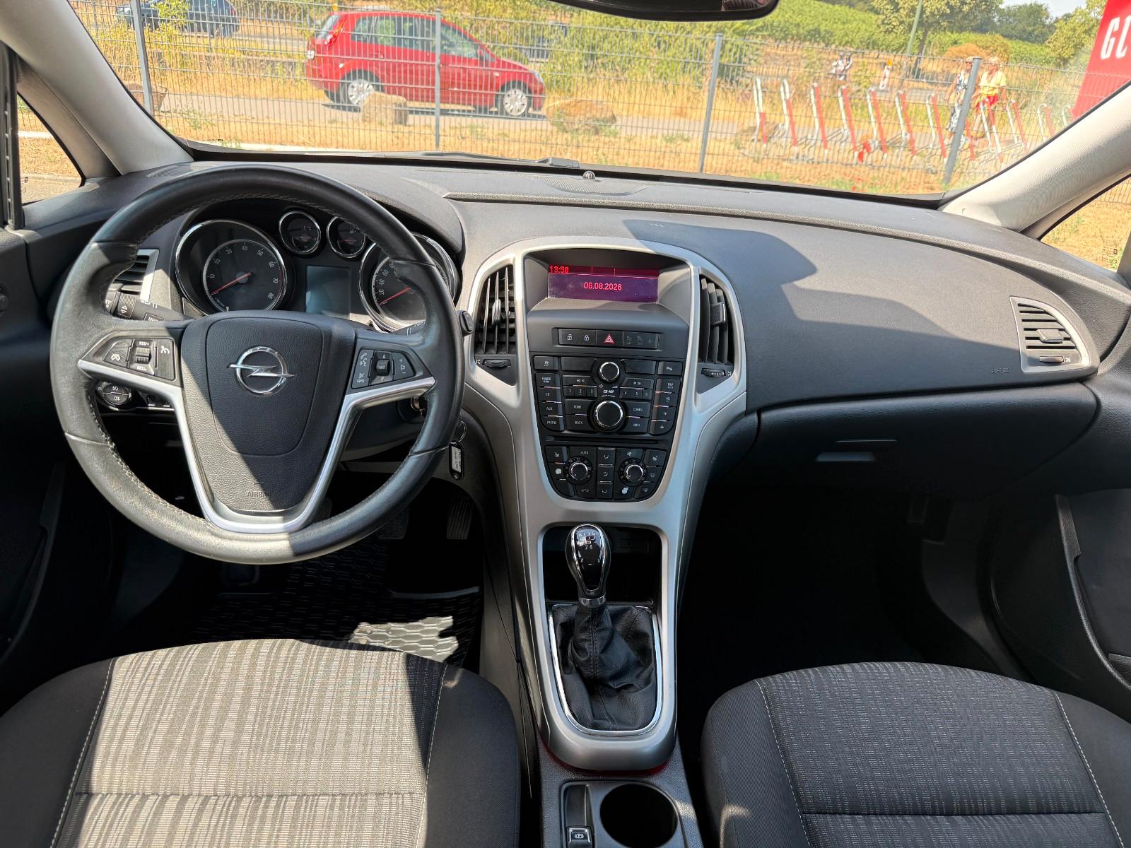 Opel Astra 2010 — photo 9