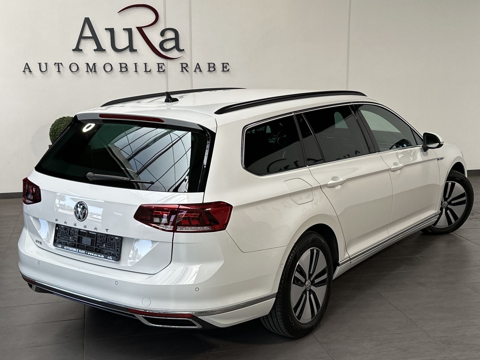 Fahrzeugabbildung Volkswagen Passat Variant 1.4 TSI DSG GTE NAV+LED+AHK+VCOCK