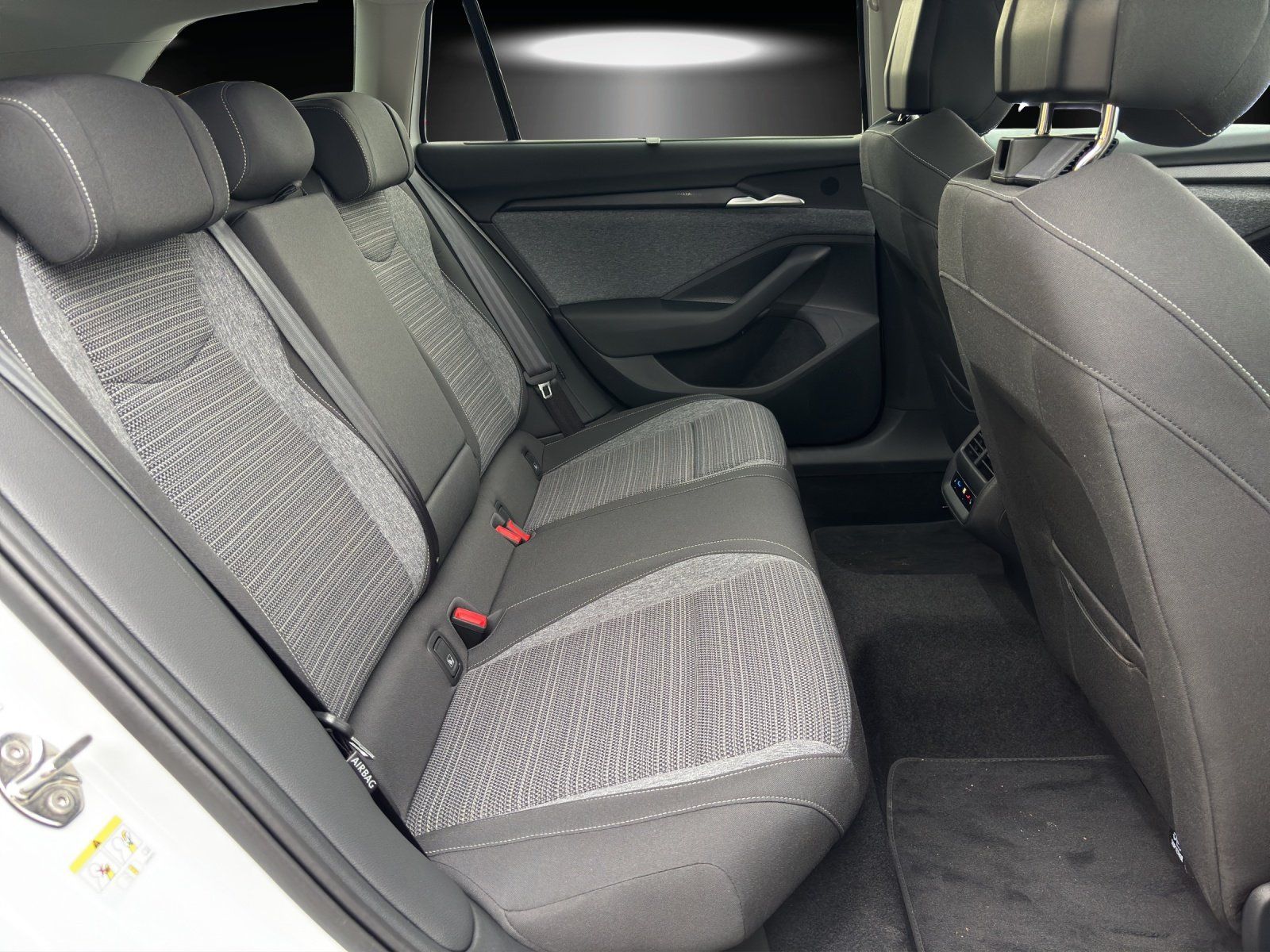 Fahrzeugabbildung SKODA Superb Combi Selection 2,0 TDI 110 kW DSG