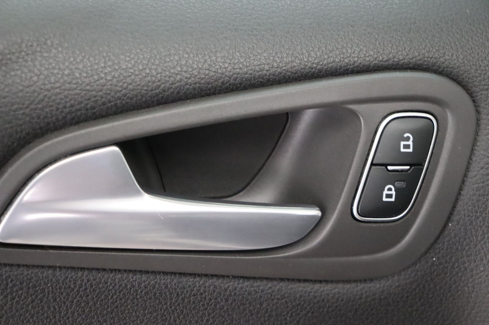 Fahrzeugabbildung Ford Grand C-Max 1.0 Cool & Connect * Navi * SHZ HU/A