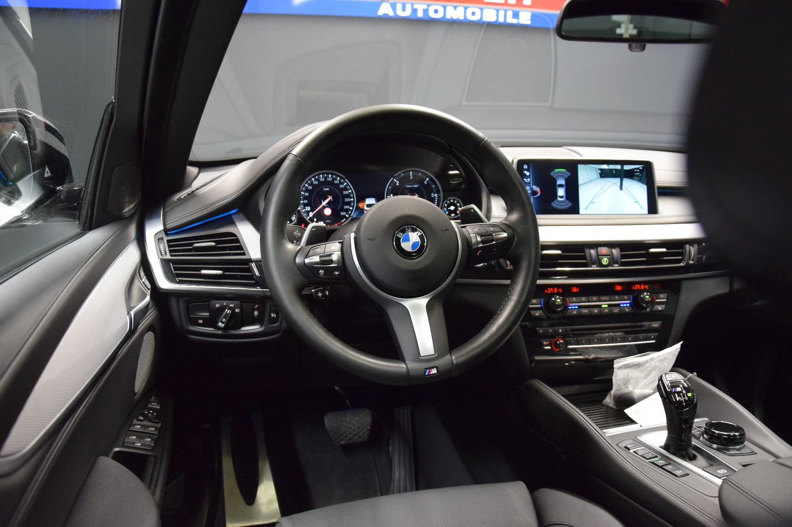 Fahrzeugabbildung BMW X6 M50 HUD TV 360 Pano Memory Sitzlüftung H&K