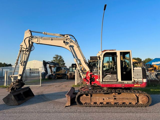 Takeuchi TB 1140 + ISUZU Motor Klima 14.3 Tonnen !