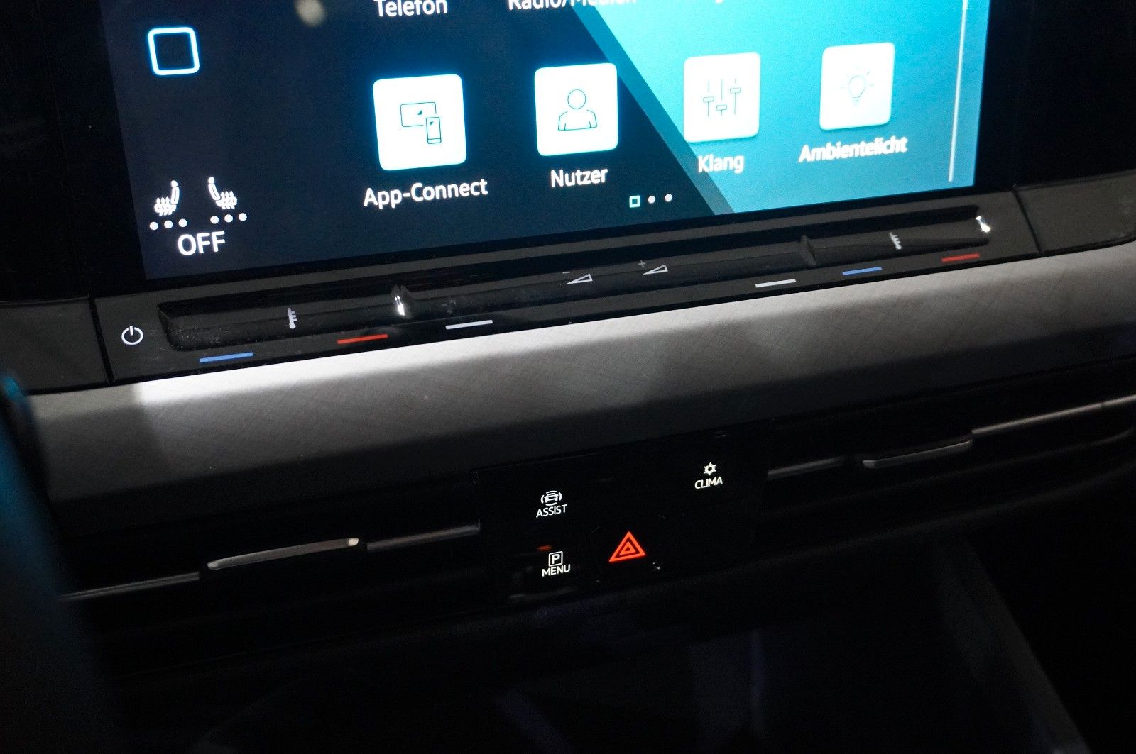 Fahrzeugabbildung Volkswagen Golf VIII Lim. 2.0 TDI LIFE DSG NAVI/LED/KAMERA