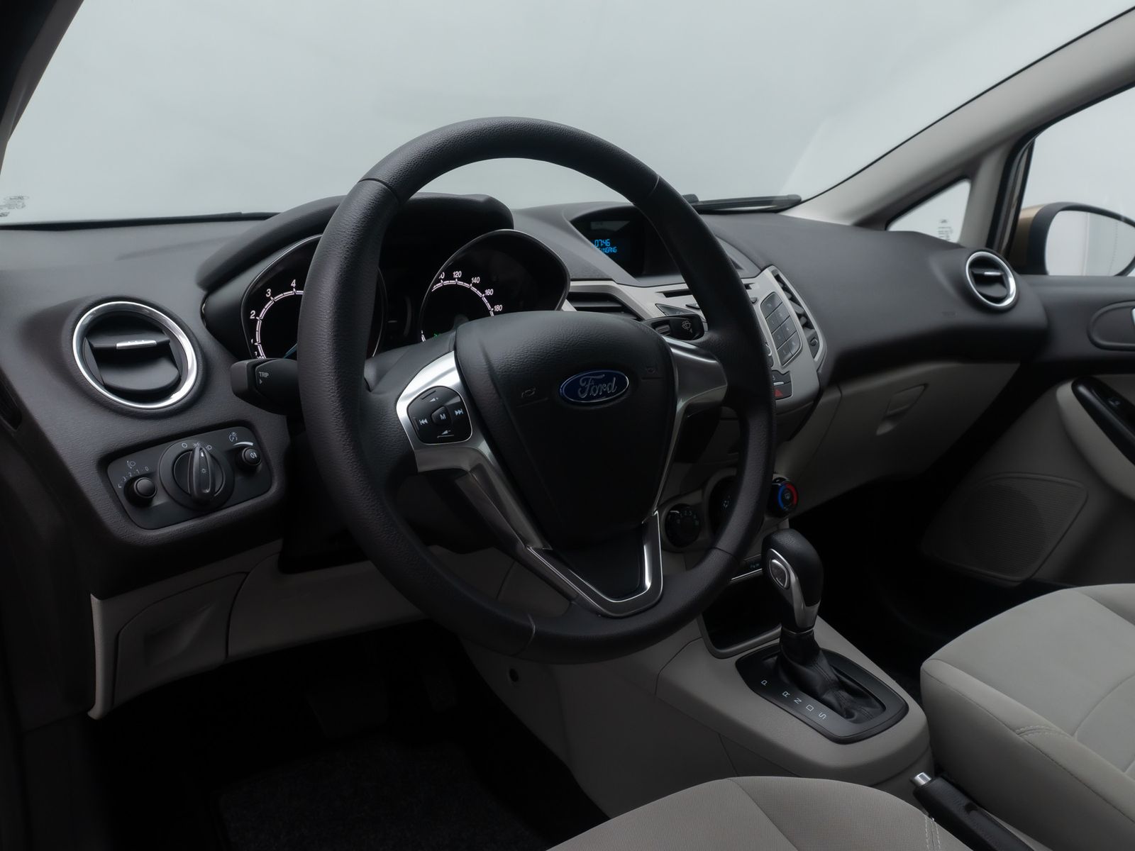 Fahrzeugabbildung Ford Fiesta Trend Aut PDC EasyDriver SoundPaket Stoff