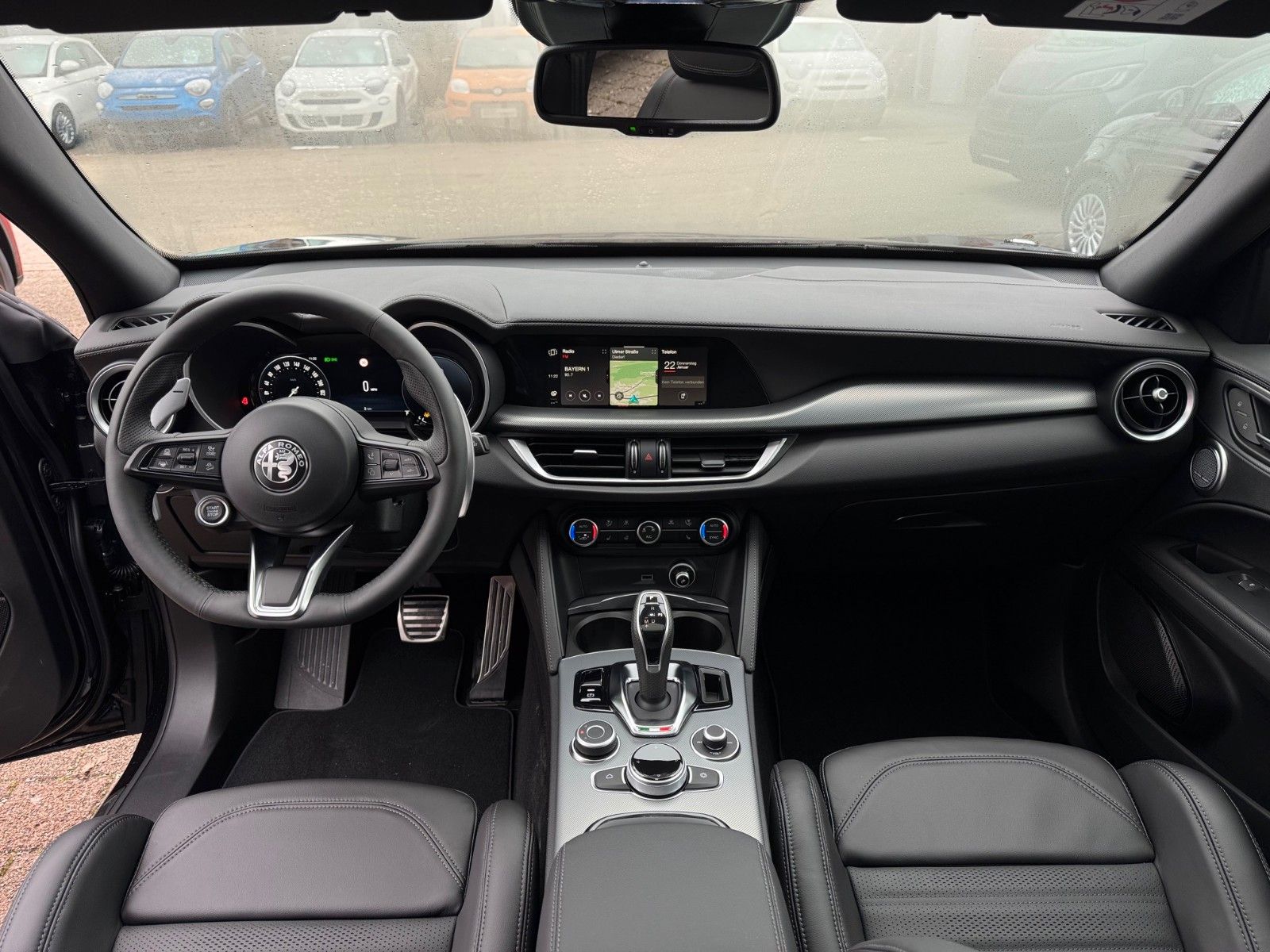 Fahrzeugabbildung Alfa Romeo Stelvio VELOCE 280 PS AT8 - Q4 AHK PANORAMA