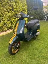 Piaggio Vespa Sprint 50 Racing Sixties (mit Helm) - Sixt gebraucht
