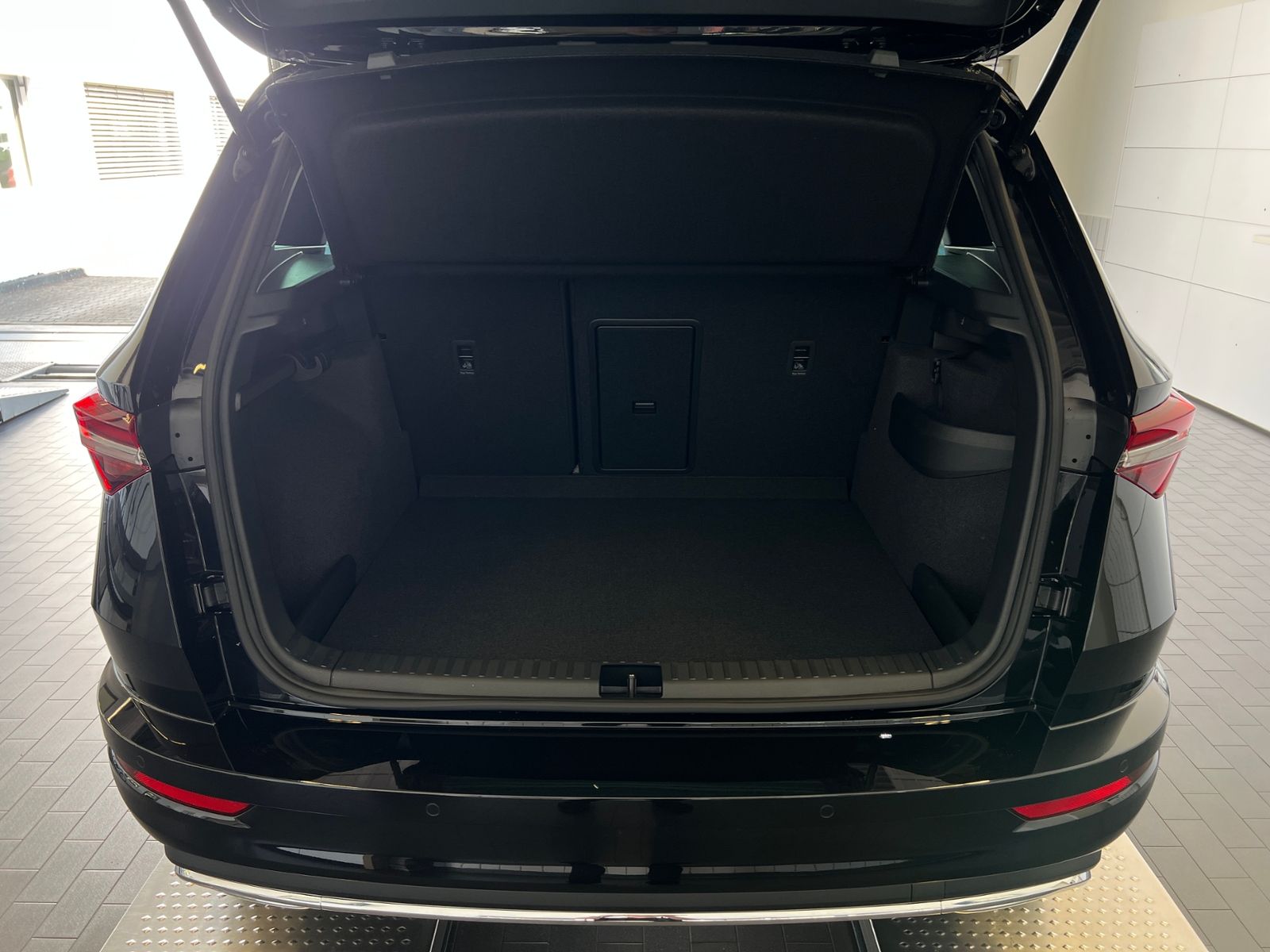 Fahrzeugabbildung SKODA Karoq Sportline 2.0 TSI 4x4 DSG *CANTON, AHK, 19