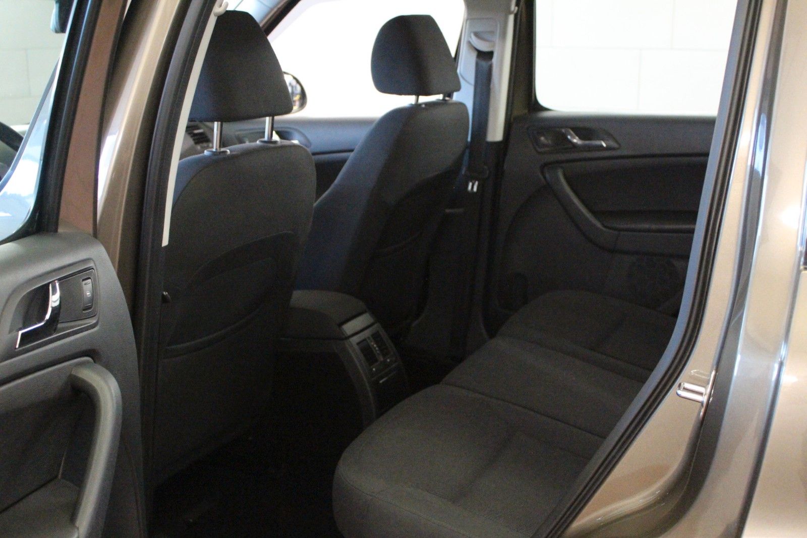 Fahrzeugabbildung SKODA Yeti 1.2 TSI Ambition AHK *Winterräder
