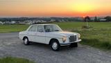 Mercedes-Benz Mercedes Benz W114 230/8 H-Kennzeichen/Old... - Mercedes-Benz 230 mit Benzin-Antrieb: Limousine, Kennzeichen