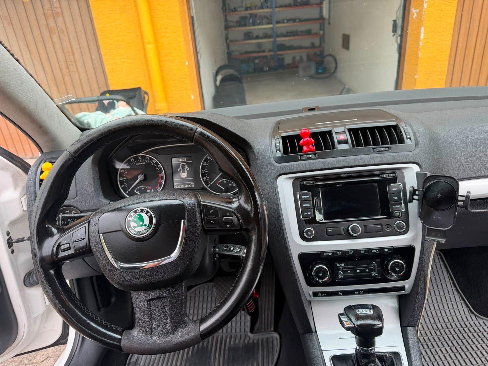 Skoda Octavia 2011 — photo 14