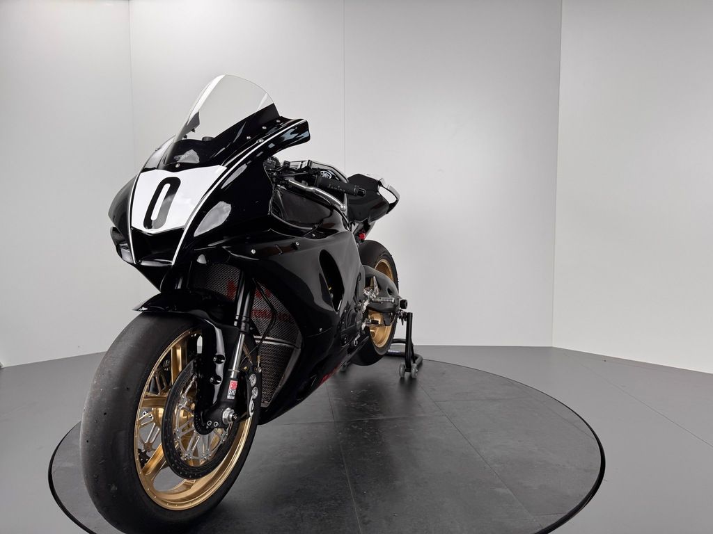 Fahrzeugabbildung Yamaha YZF-R1 RACEBIKE *ÖHLINS *AKRA *H2O *UVM.