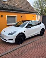 Tesla Model Y 20 Zoll Induction, Allwetter, RWD, AHK - Tesla Model Y in Dortmund