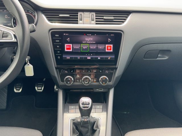 Fahrzeugabbildung Skoda Octavia Combi 2.0 TSI RS Navi, LED, AHK, Kamera