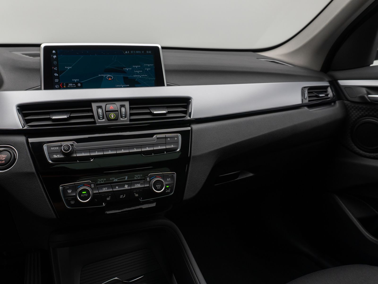 Fahrzeugabbildung BMW X1 sD18i Panorama DAB Navi Geschwindigkeitsreg