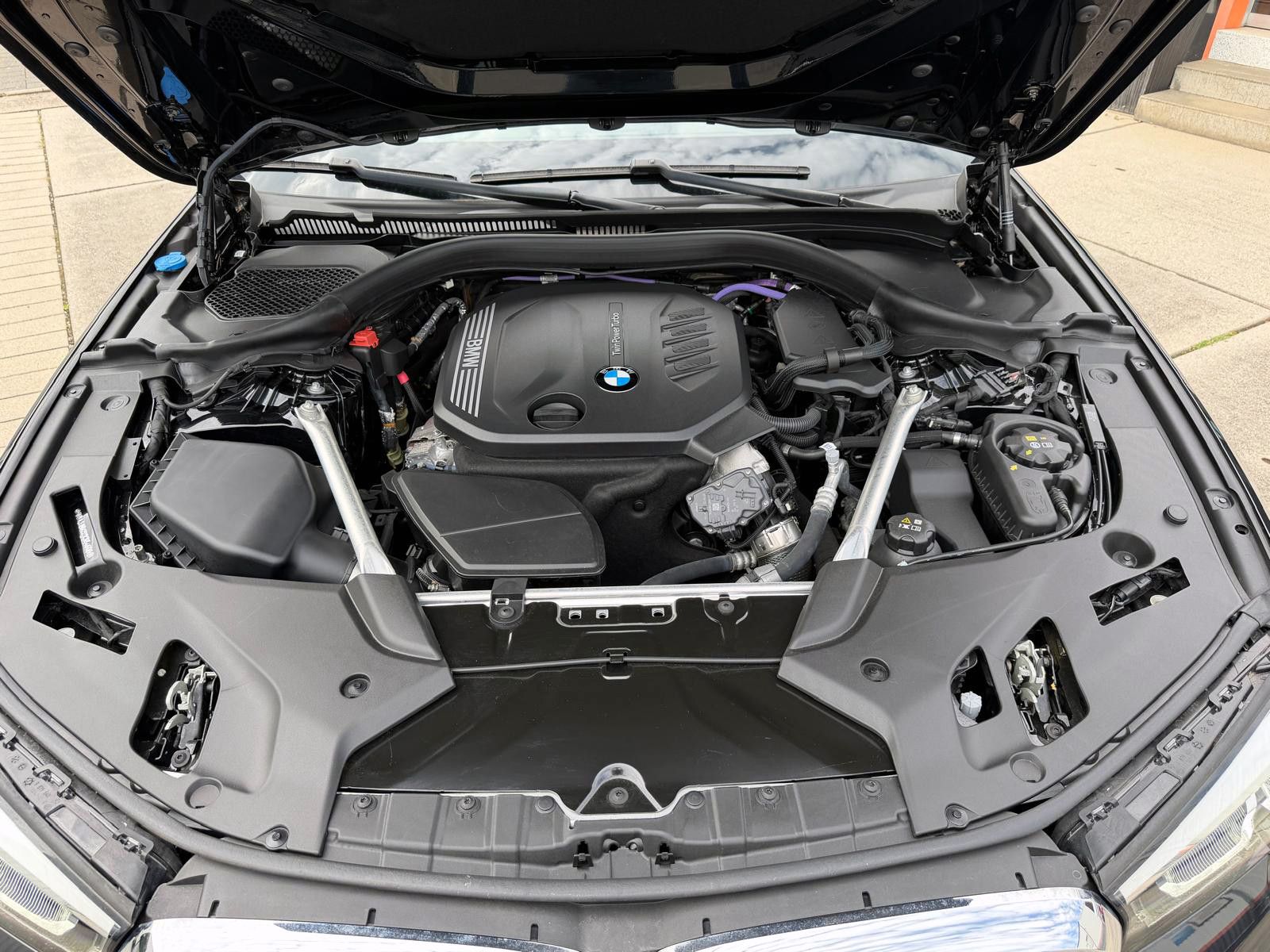 Fahrzeugabbildung BMW 520d Touring Steptr. ACC PDC KAM H&K HUD LED AHK