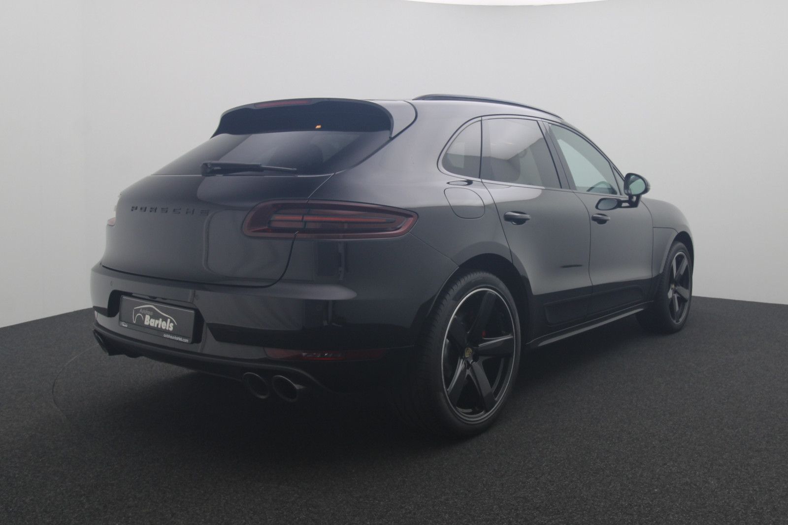 Fahrzeugabbildung Porsche Macan Turbo Performance-Paket Sport-Paket Luft