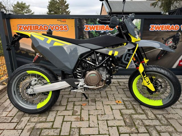 Husqvarna 701 Supermoto Grey Edition 2024, auf Lager!