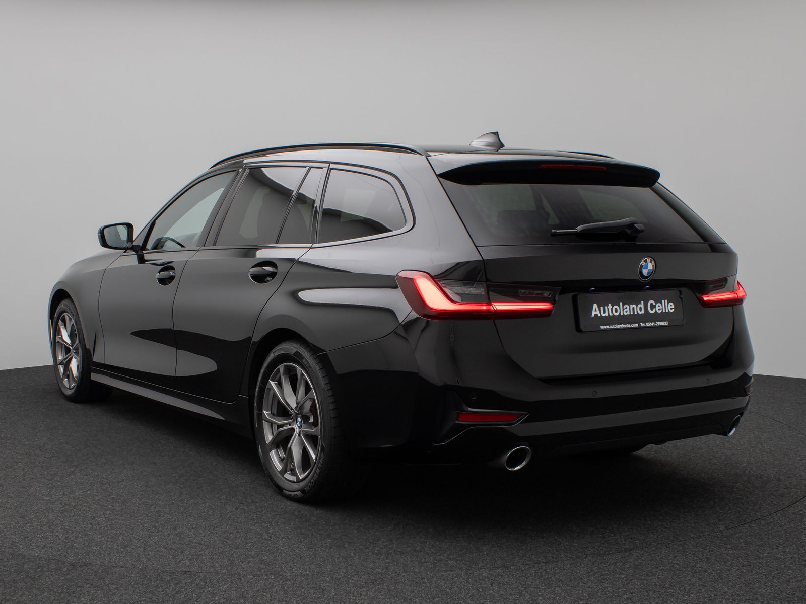 Fahrzeugabbildung BMW 320d Sport Line Panorama Laser HUD DAB HiFi AHK