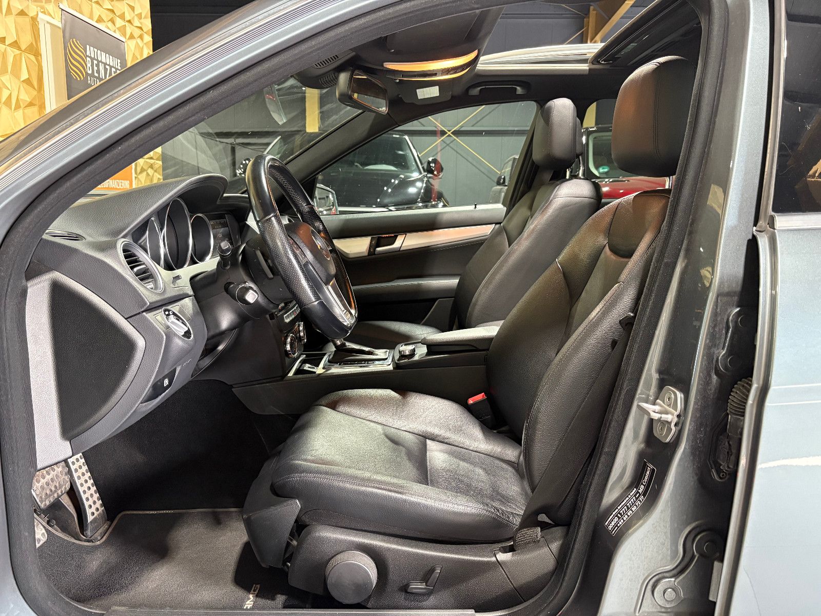 Fahrzeugabbildung Mercedes-Benz C 350 T-Modell CGI BlueEfficiency/PANO/NAVI/SHZ/