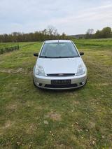 Ford Fiesta 1.4 16V Ghia Ghia - Ford Fiesta aus 2003: Ghia