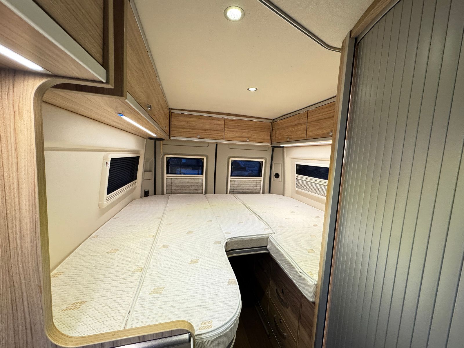 Fahrzeugabbildung HYMER / ERIBA / HYMERCAR YOSEMITE 600 CROSSOVER FIAT SCHLAFDACH LÄNGSBETT