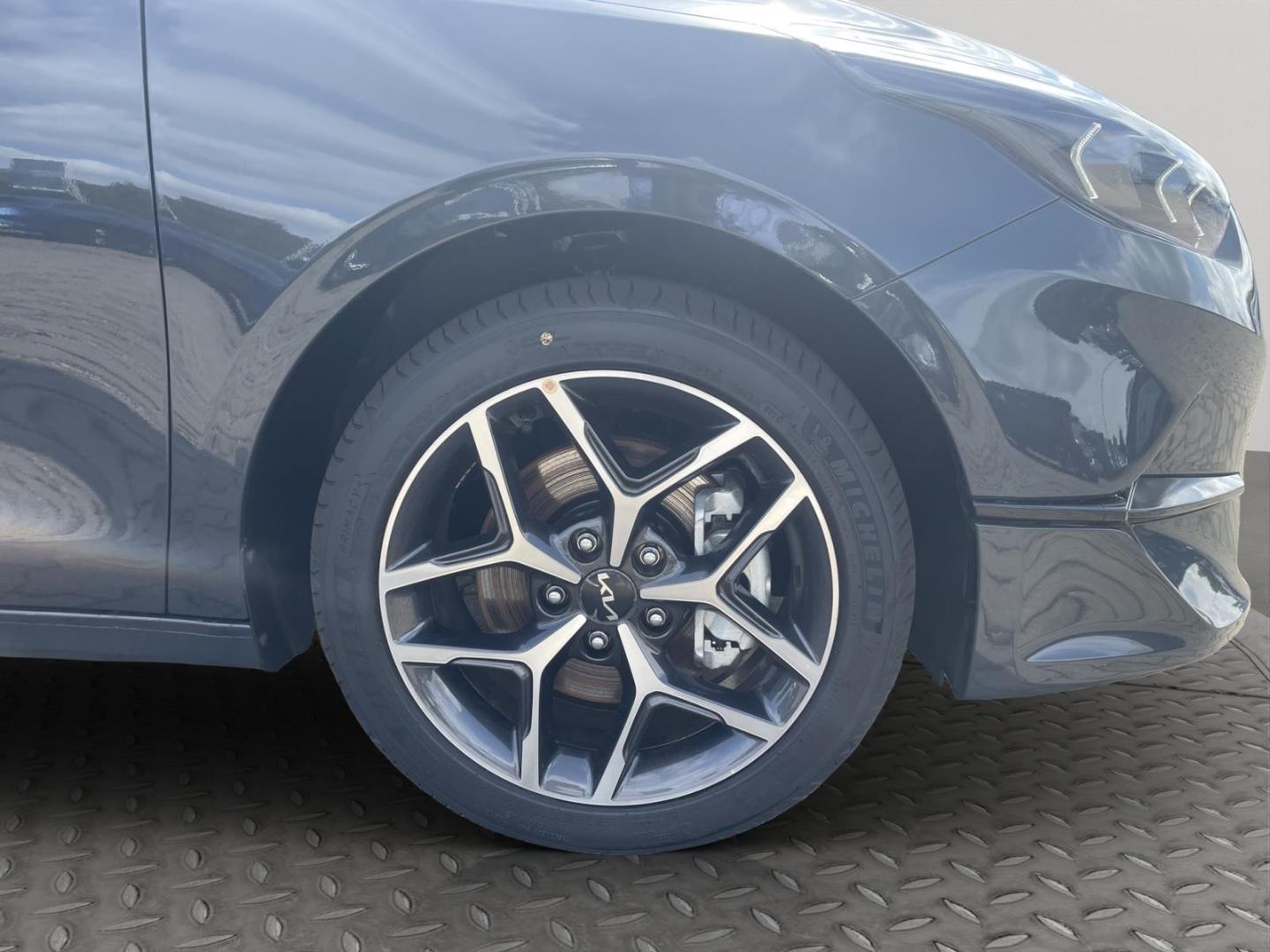 Kia Ceed_sw Spirit 1.5 VerkehrszeichenERK Tempomat
