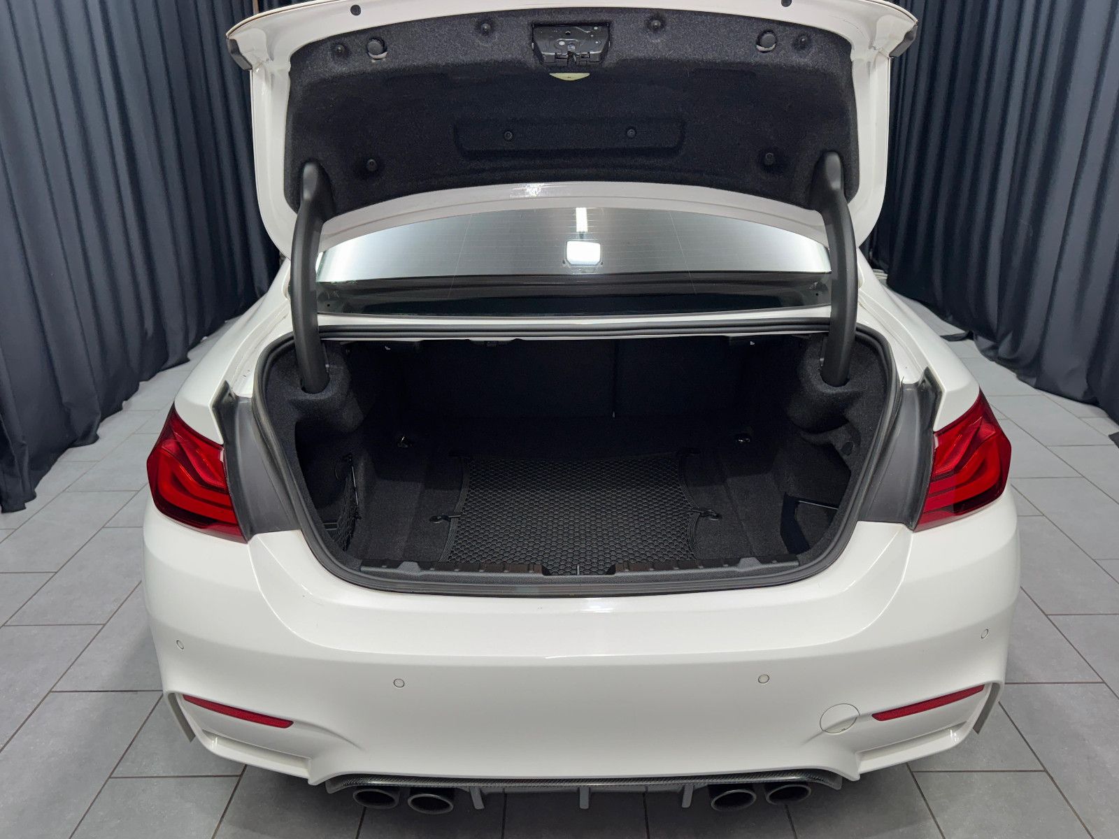Fahrzeugabbildung BMW M4 Competition COUPE|H&K|HEAD-UP|360°|KARBON