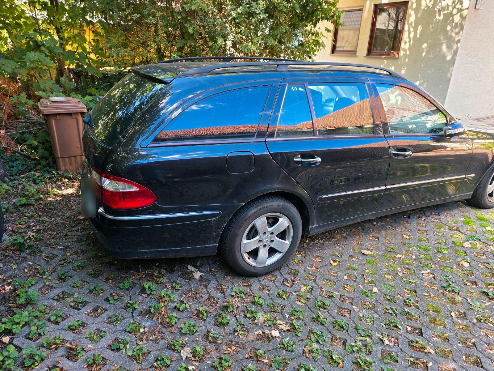Mercedes-Benz E350 2005 — rear view