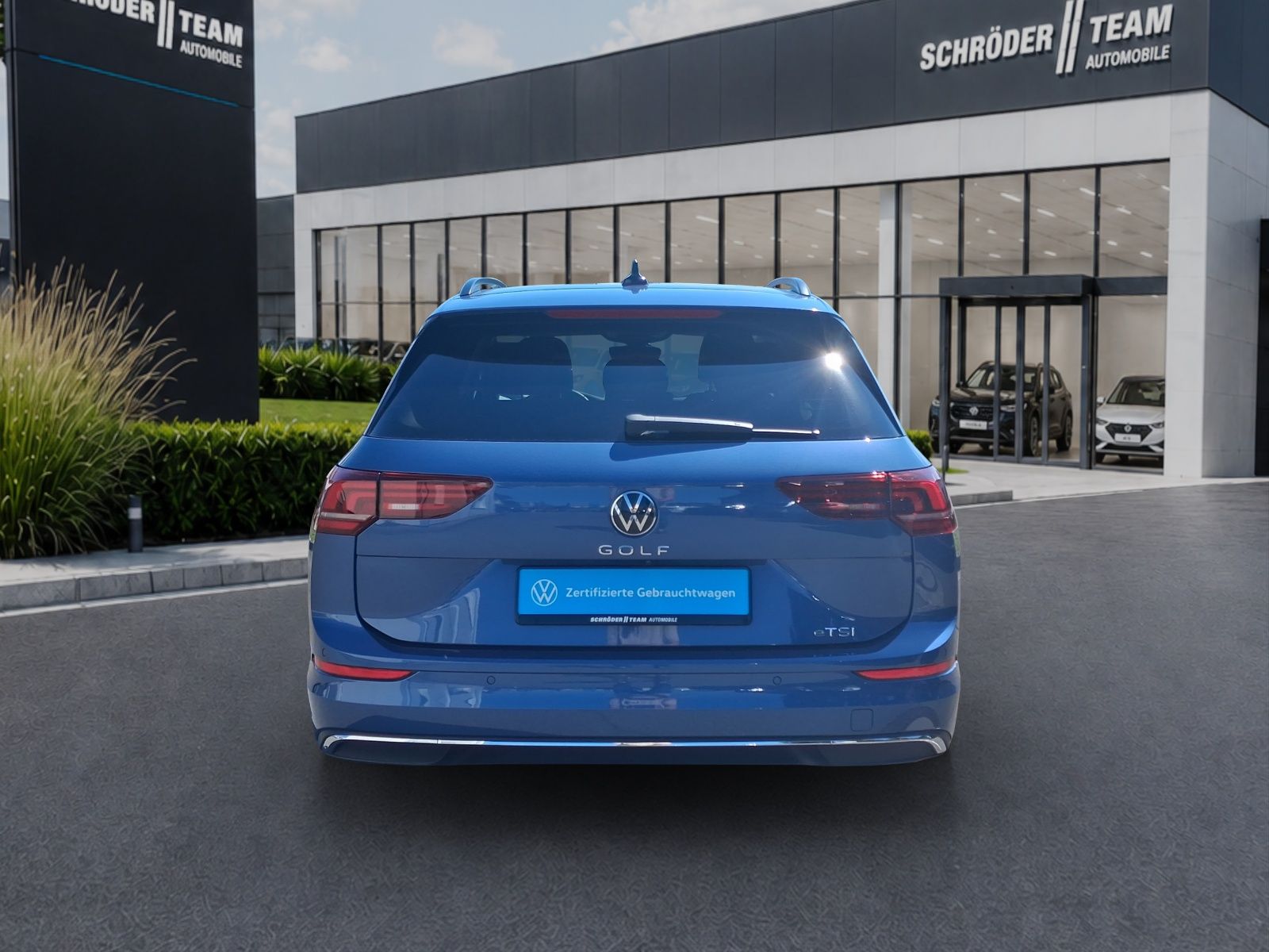 Volkswagen Golf VIII Variant 1.5 l eTSI DSG Life AHK LED Ca foto 4