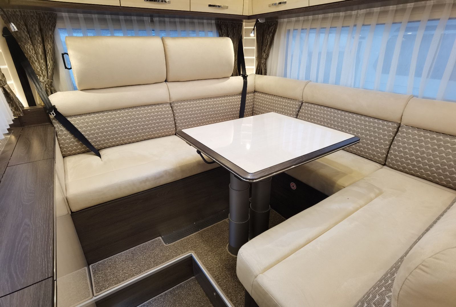 Fahrzeugabbildung Phoenix Maxi-Alkoven 7900 QRSL Modell 2025