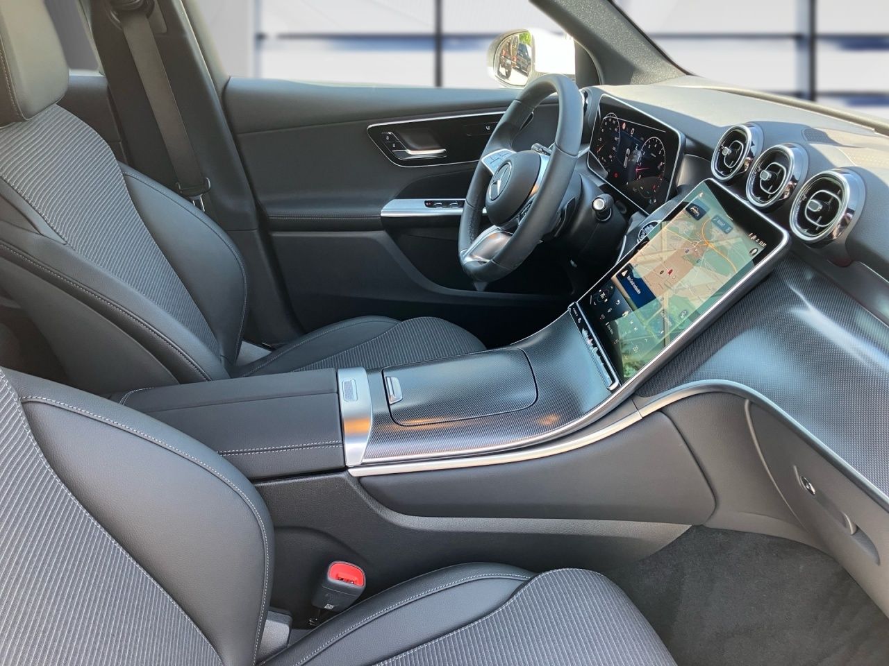 Fahrzeugabbildung Mercedes-Benz GLC 200 4M AVANTGARDE+AHK+CARPL+LED+EL.HECKK+SHZ