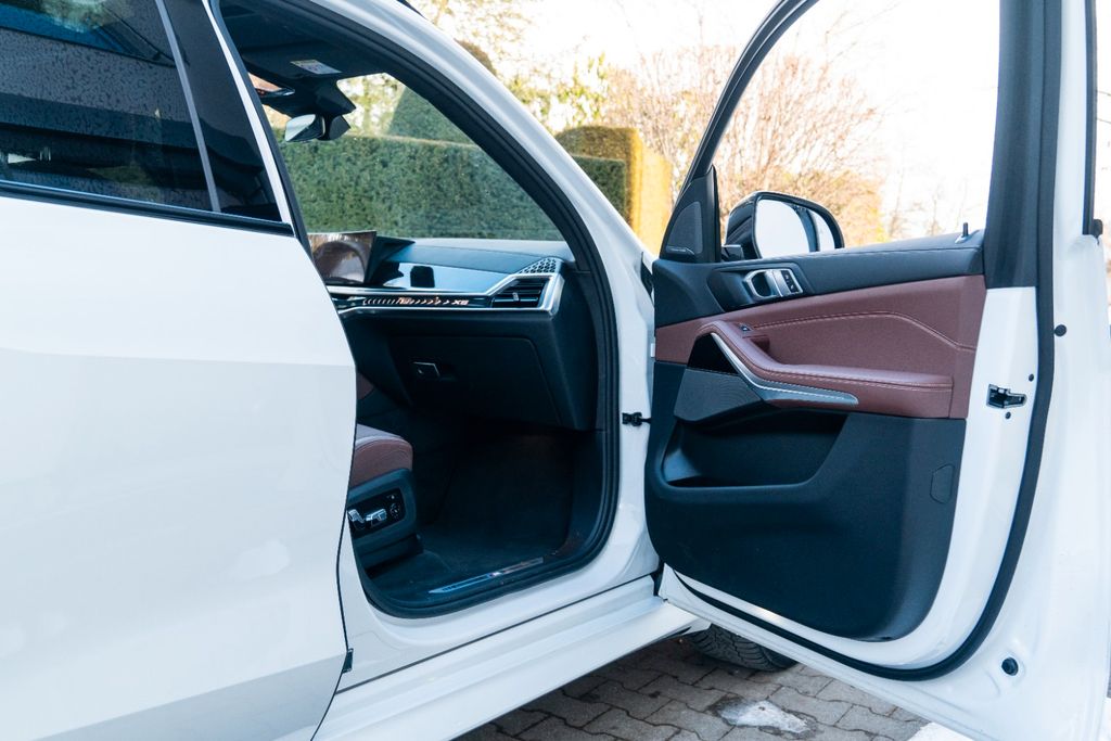 BMW X5 50e M SPORT PRO/ INNOVATION/ ICONIC GLOW BMW X5 50e M SPORT PRO/ INNOVATION/ ICONIC GLOW