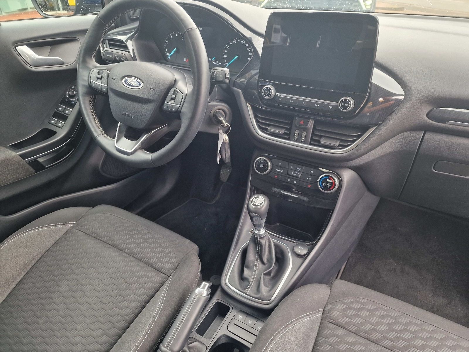 Fahrzeugabbildung Ford Puma Titanium, Winterpaket, schwarze Alus,Navi,N