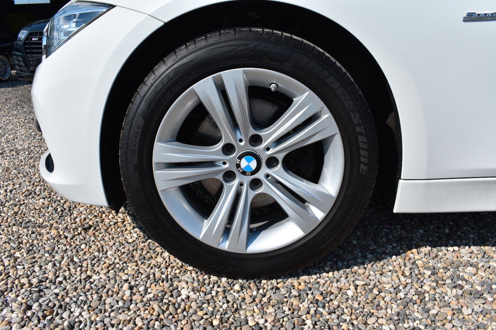 Fahrzeugabbildung BMW 320 d Touring Sport Line Automatik AHK