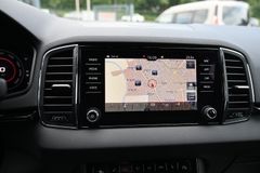 SKODA Karoq 1.5 TSI Sportline Navi CarPlay LED PDC