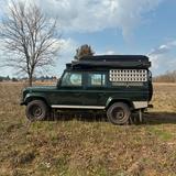 Land Rover Defender 110 Td5 mit Dachzelt und Innenausbau - SUVs & Geländewagen aus dem Jahr 2000