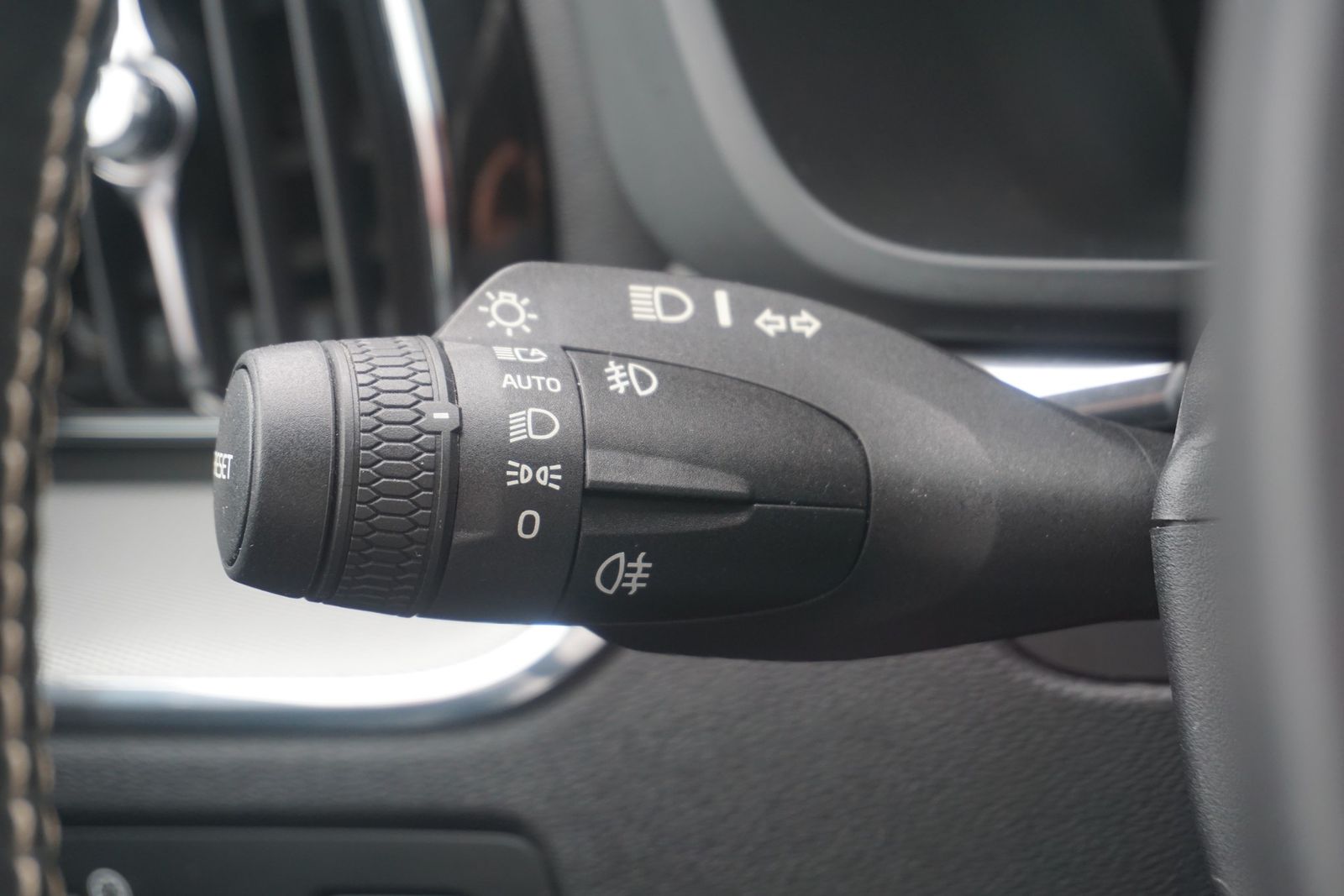 Volvo XC60 2.0 R Design AWD AHK Kamera Keyless Navi foto 24