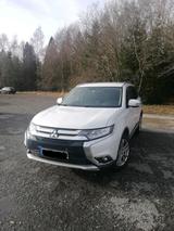 Mitsubishi Outlander Plus 2.2 di-d 4wd 7 S... - Mitsubishi Outlander Plus mit Diesel-Antrieb